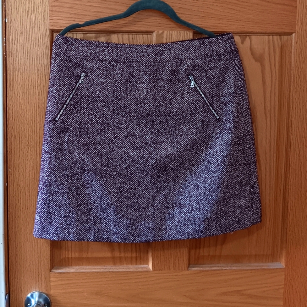 Womens Skirt    - LOFT  sz 10  MAROON